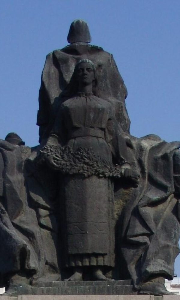 9.-Monum-ostaş-rom-detaliu