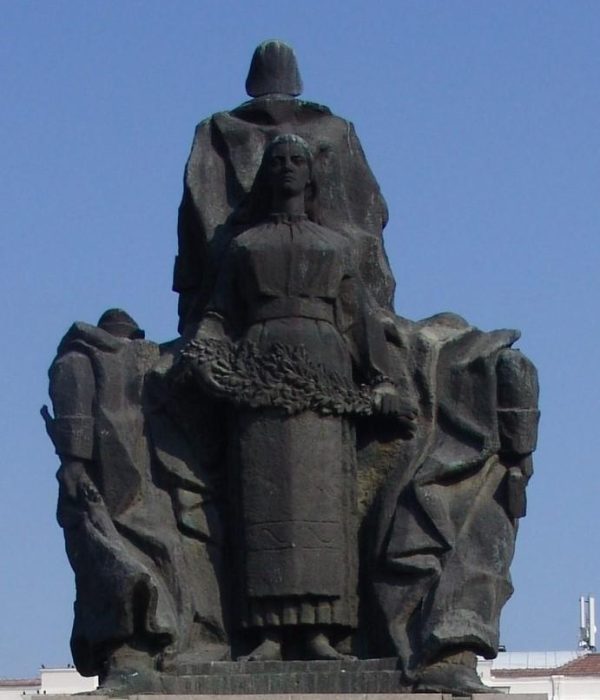 9.-Monum-ostaş-rom-detaliu